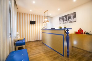 Reception - La Gustea Hotel & Cucina (Sarteano)