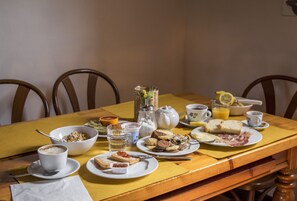 Breakfast, lunch, dinner served; Italian cuisine, al fresco dining