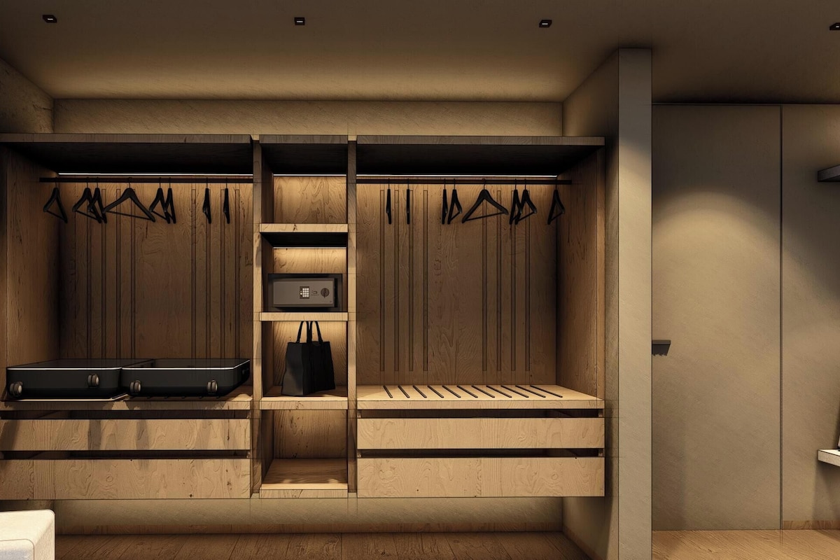 Suite, Balcony | Living area