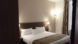 Ropa de cama de alta calidad y escritorio