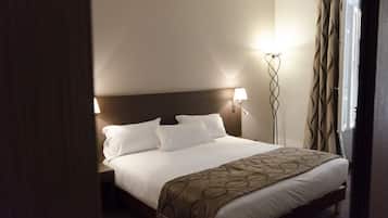 1 bedroom, premium bedding, desk, laptop workspace