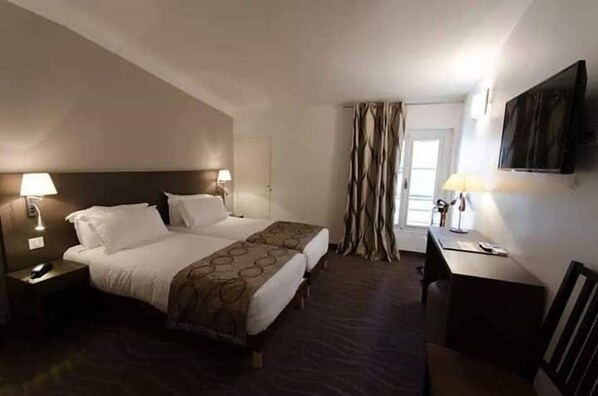 Superior-Doppel- oder -Zweibettzimmer