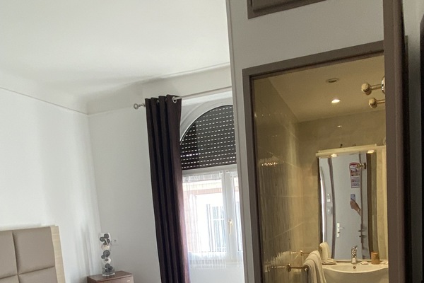 Comfort Triple Room | In-room safe, desk, soundproofing, iron/ironing board (on request)