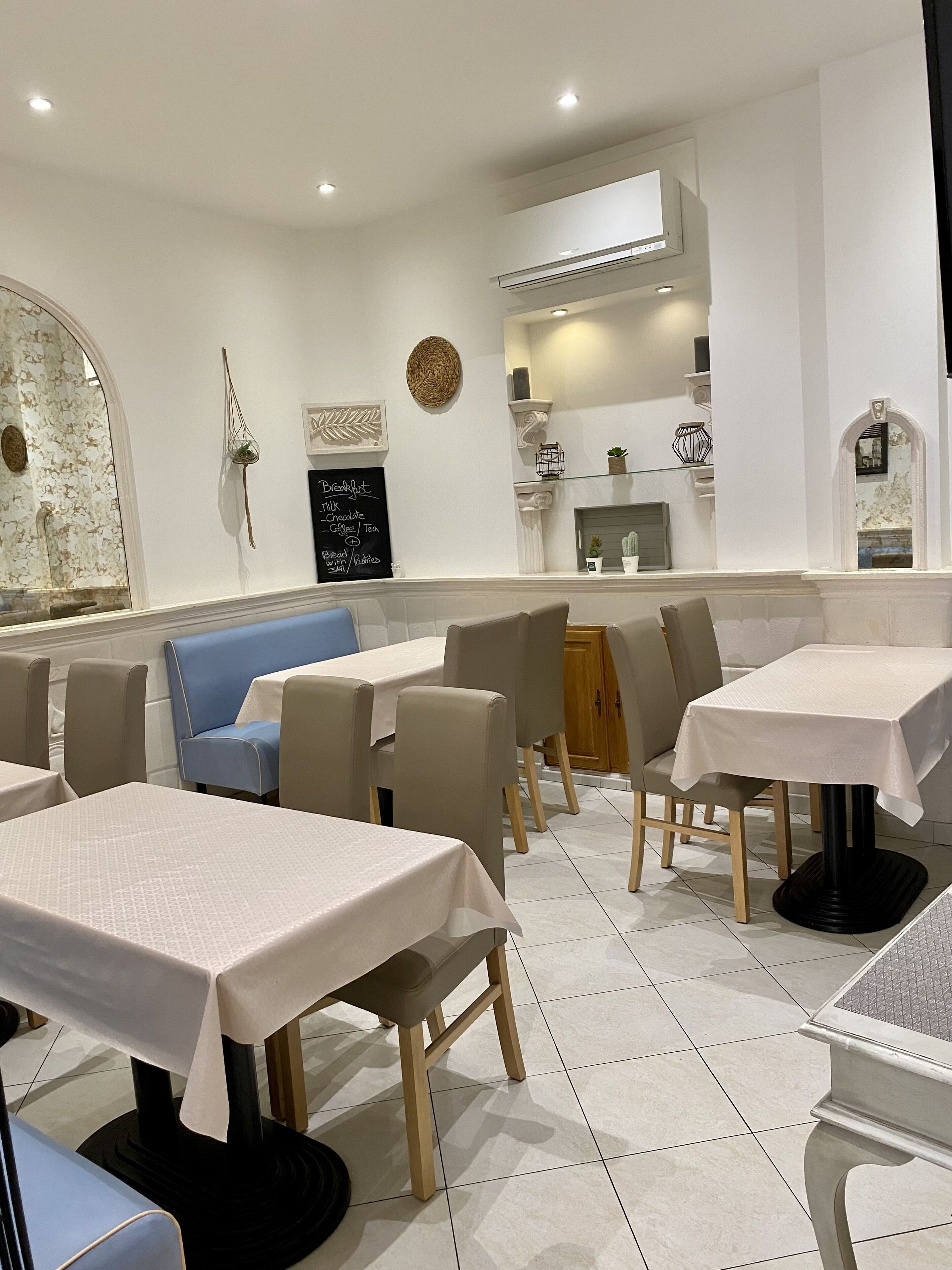 daily continental breakfast (eur 9.5 per person)