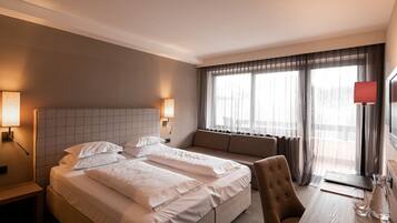 Deluxe Double Room | Minibar, in-room safe, desk, blackout curtains