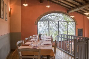 Dinner served, Regional cuisine, alfresco dining