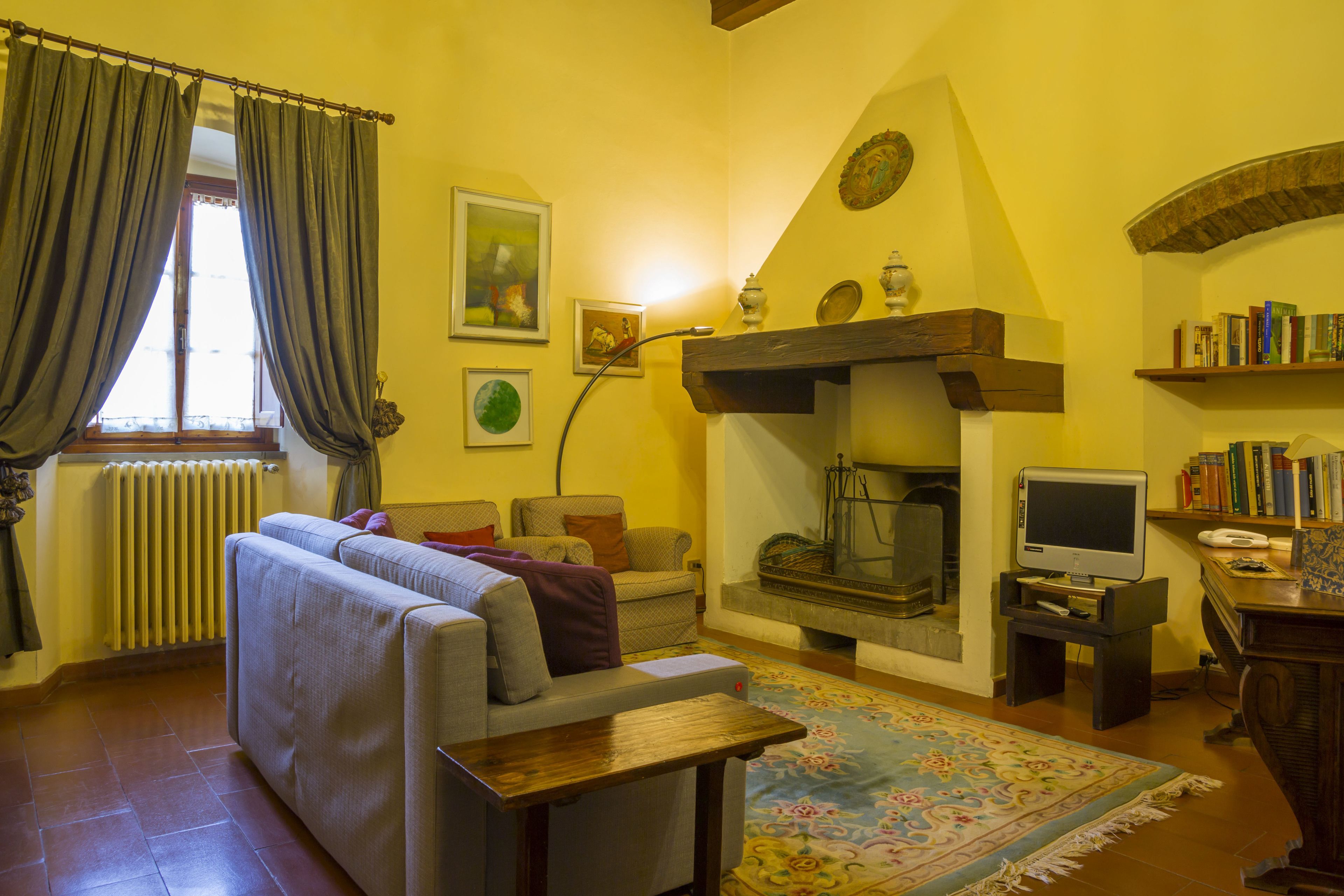 Superior Apartment (5 guests) | Living room | 32-inch TV with digital channels