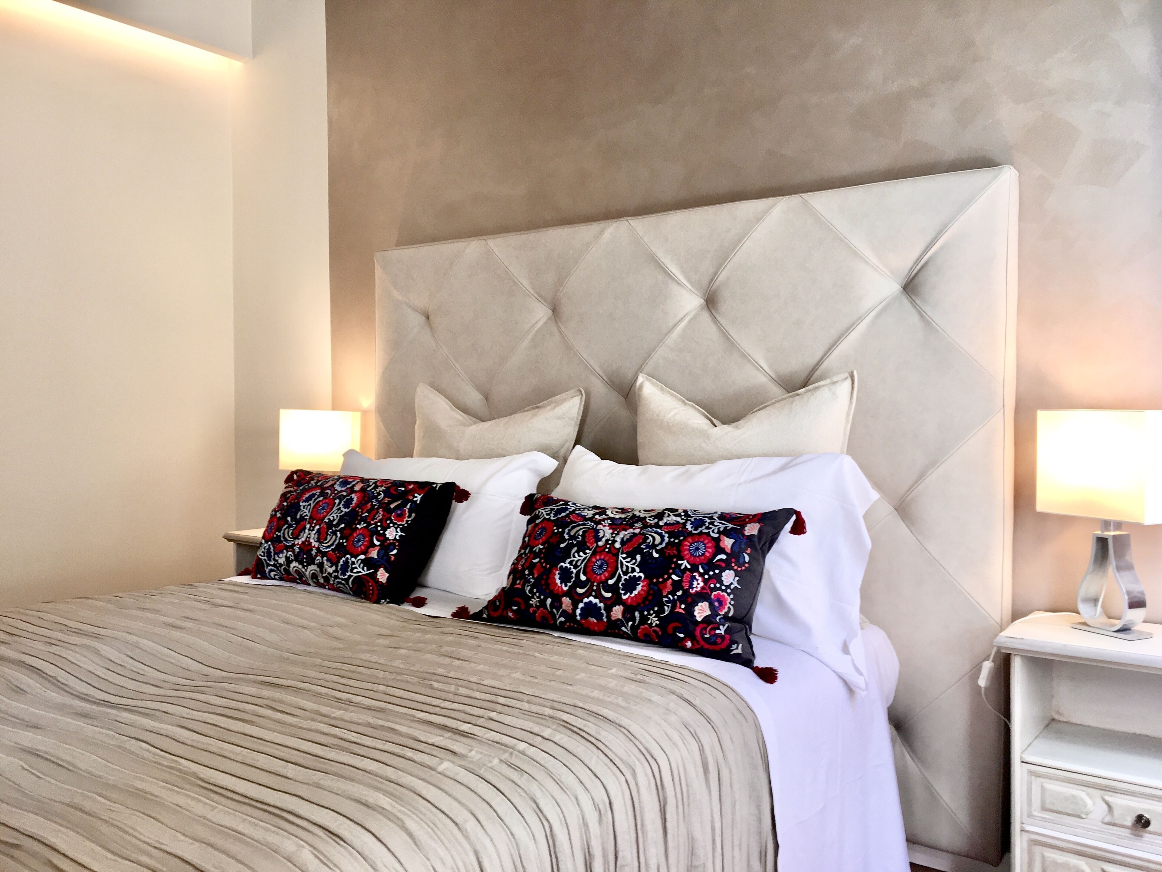 Edredón, decoración personalizada y muebles diferentes 