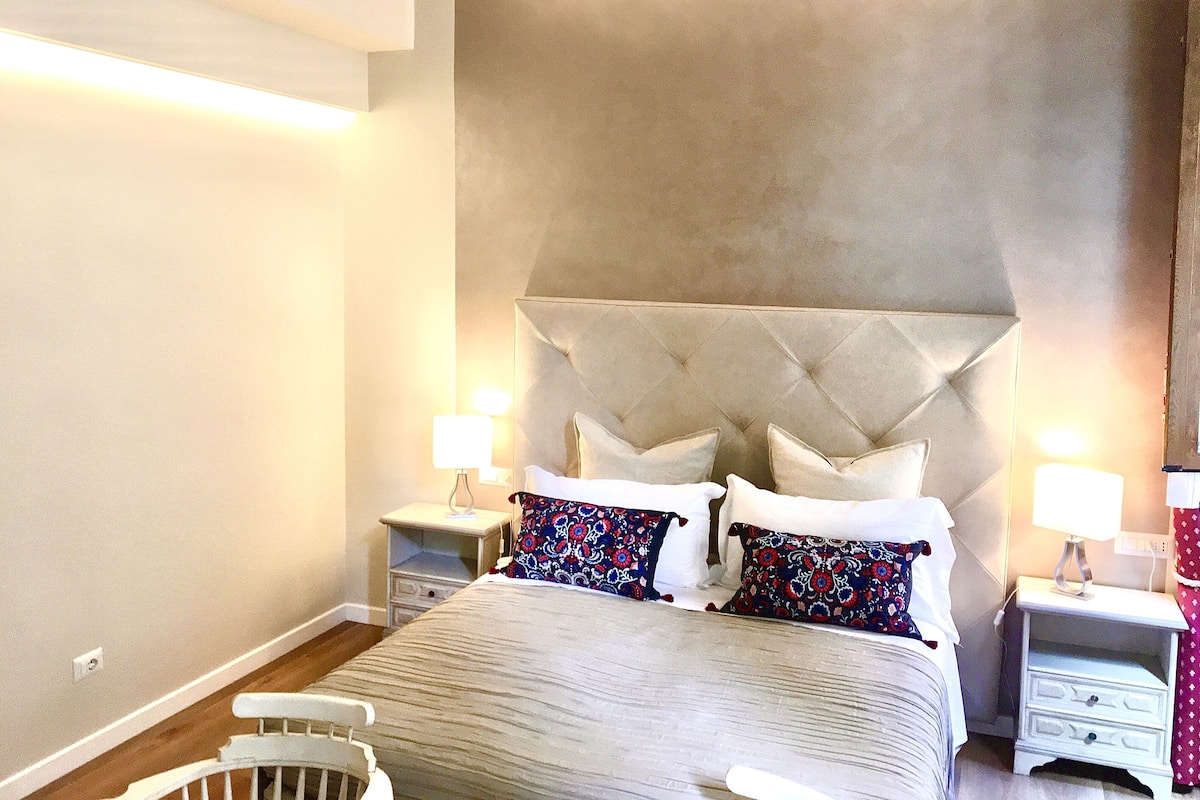 1 kamar tidur, selimut bulu angsa, dan didekorasi berbeda-beda