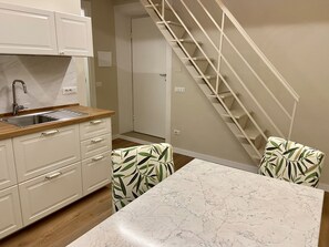 Suite | Private kitchen | Fridge, microwave, coffee/tea maker, electric kettle - Soggiorno Alessandra (Florence)