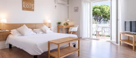 In-room safe, desk, iron/ironing board, cots/infant beds