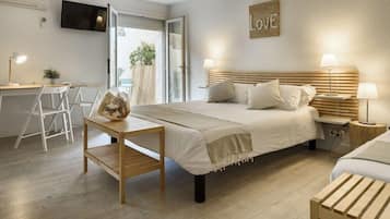 In-room safe, desk, iron/ironing board, cribs/infant beds