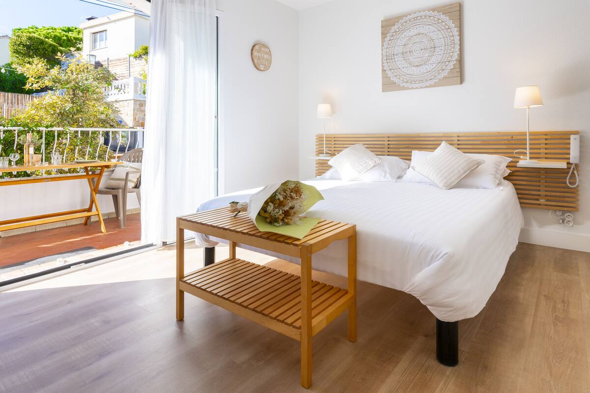 in-room safe, desk, iron/ironing board, cots/infant beds