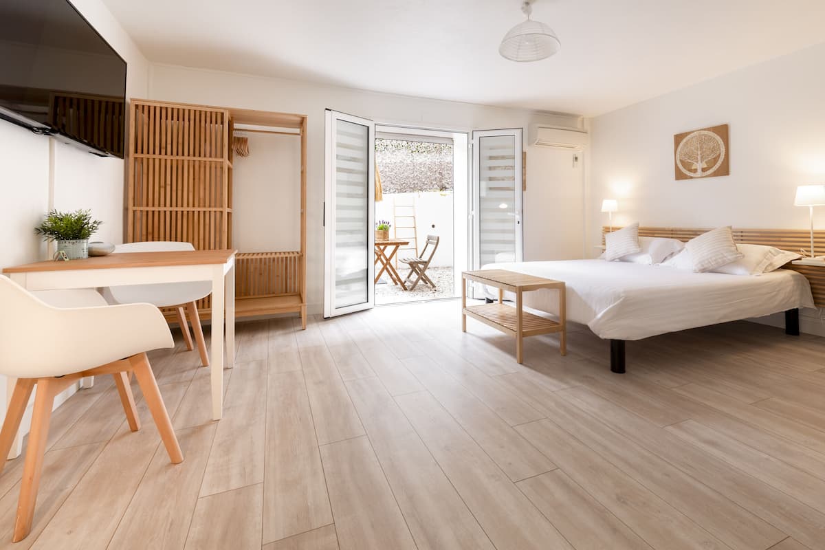 In-room safe, desk, iron/ironing board, cots/infant beds