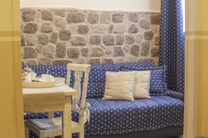 Quarto luxo, suíte, no pátio | Vista do quarto