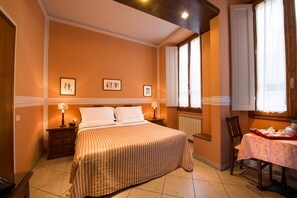 Chambre double | Minibar, coffre-fort, décor unique, bureau