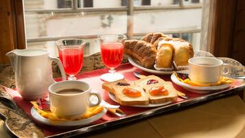 Desayuno de autoservicio incluido todos los días