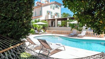 Outdoor pool, sun loungers