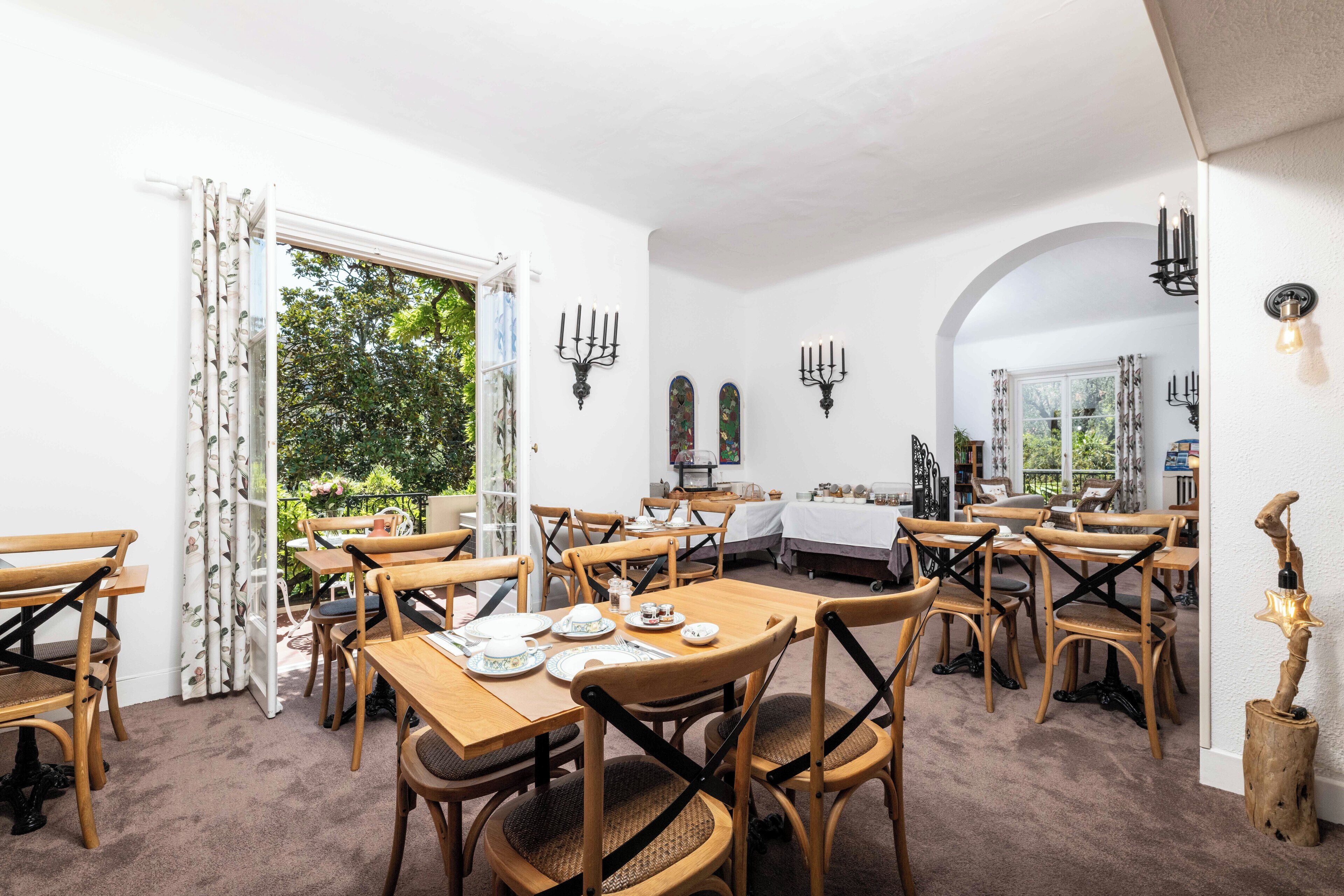 daily continental breakfast (eur 16 per person)