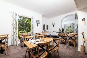 Daily continental breakfast (EUR 16 per person) - Mas Djoliba (Antibes)