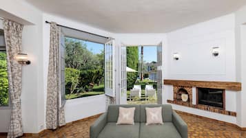 Suite, Garden View | Living area