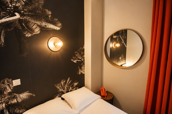 In-room safe, individually decorated, desk, soundproofing