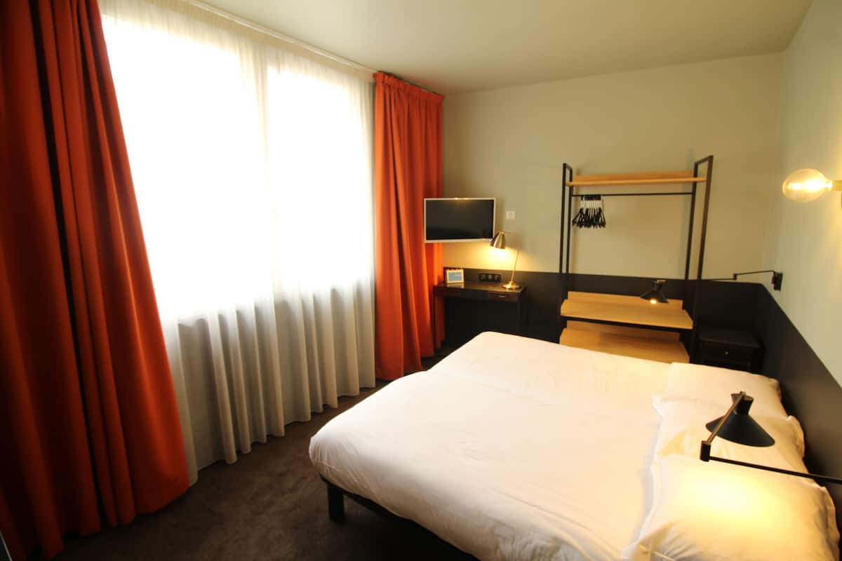 Comfort Double or Twin Room | In-room safe, individually decorated, desk, soundproofing