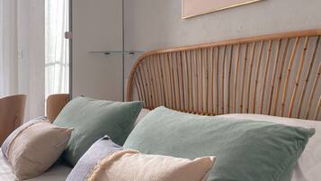 Cosy, vue mer | Een kluis op de kamer, individueel gedecoreerd, individueel gemeubileerd