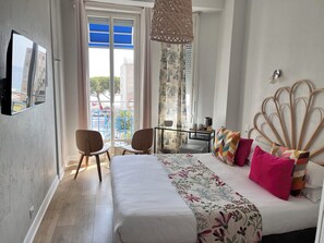 Cosy, vue mer | In-room safe, individually decorated, individually furnished