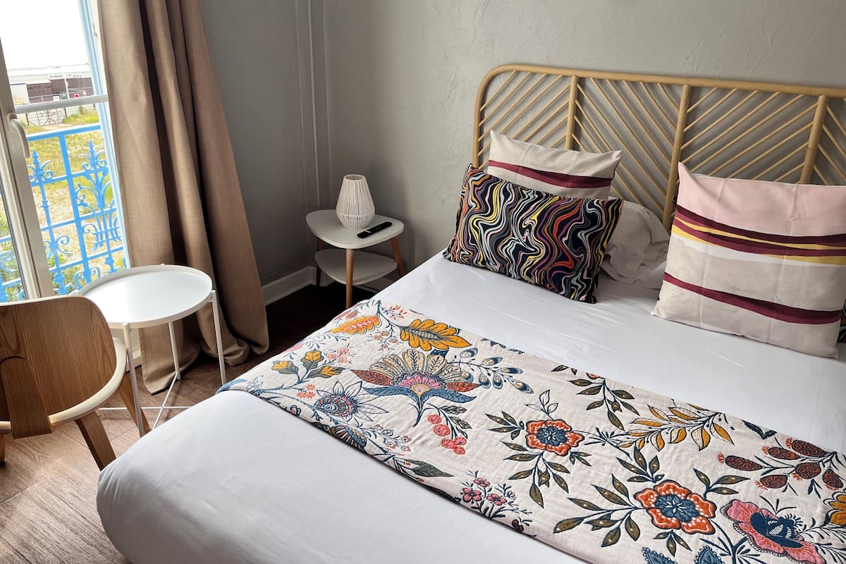 Classic Double Room, 1 Double Bed, Sea Facing | In-room safe, individually decorated, individually furnished
