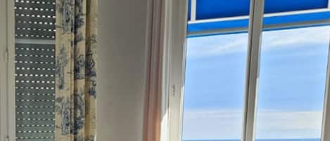 Cosy, vue mer | In-room safe, individually decorated, individually furnished