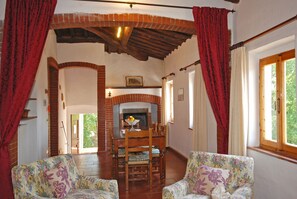 Apartment, 3 Bedrooms | 1 bedroom, iron/ironing board, free cribs/infant beds, rollaway beds - Podere Poggetto (Barberino Tavarnelle)