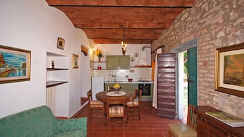 Departamento, 2 habitaciones | 1 habitación, tabla de planchar con plancha y cunas gratuitas