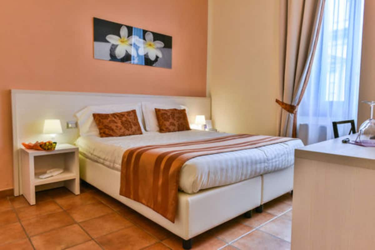Double or Twin Room | Minibar, in-room safe, desk, soundproofing