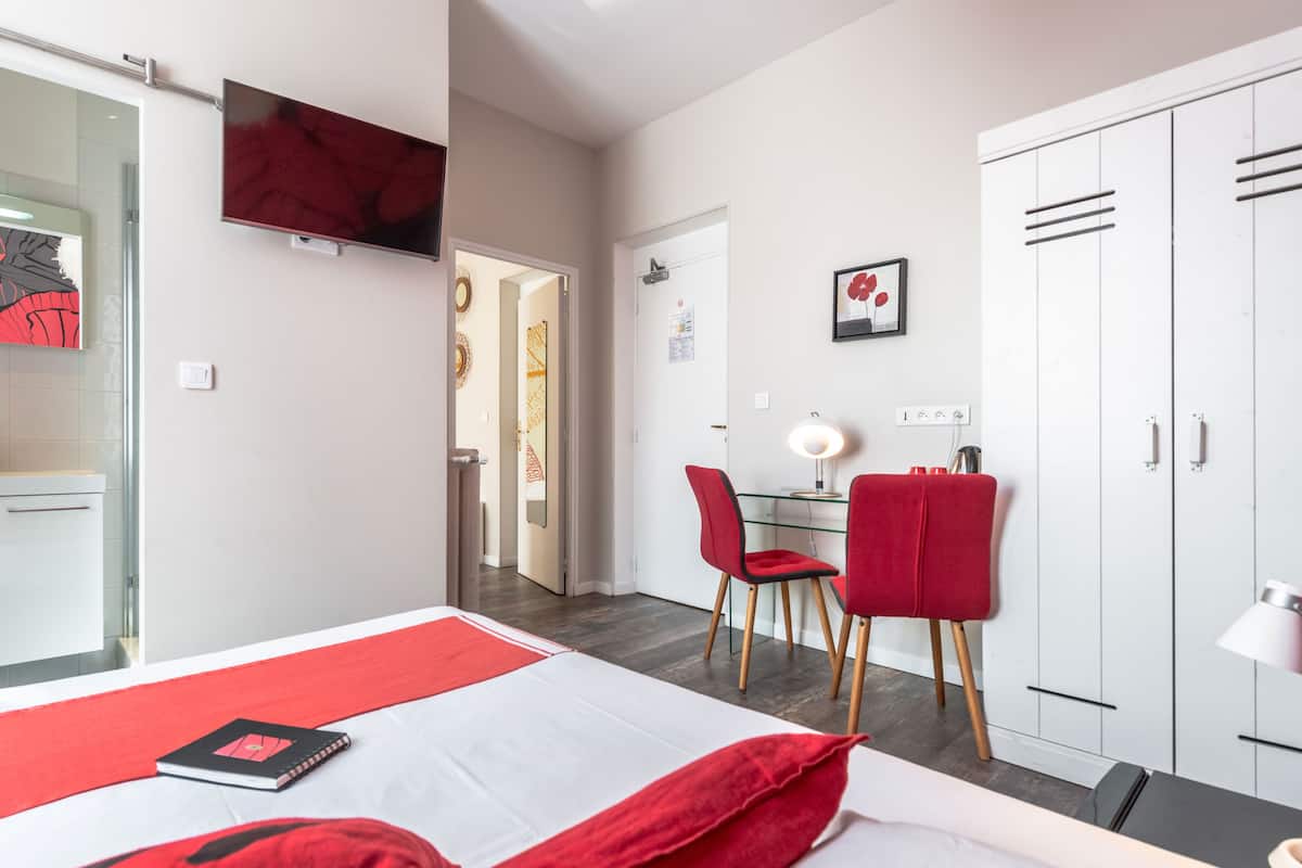 Suite, 2 chambres (2 salles de bains) | Décoration personnalisée, ameublement personnalisé, bureau