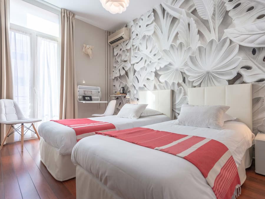 Dubbelrum eller tvÄbÀddsrum | Individuell inredning, unika möbler, skrivbord och mörklÀggningsgardiner