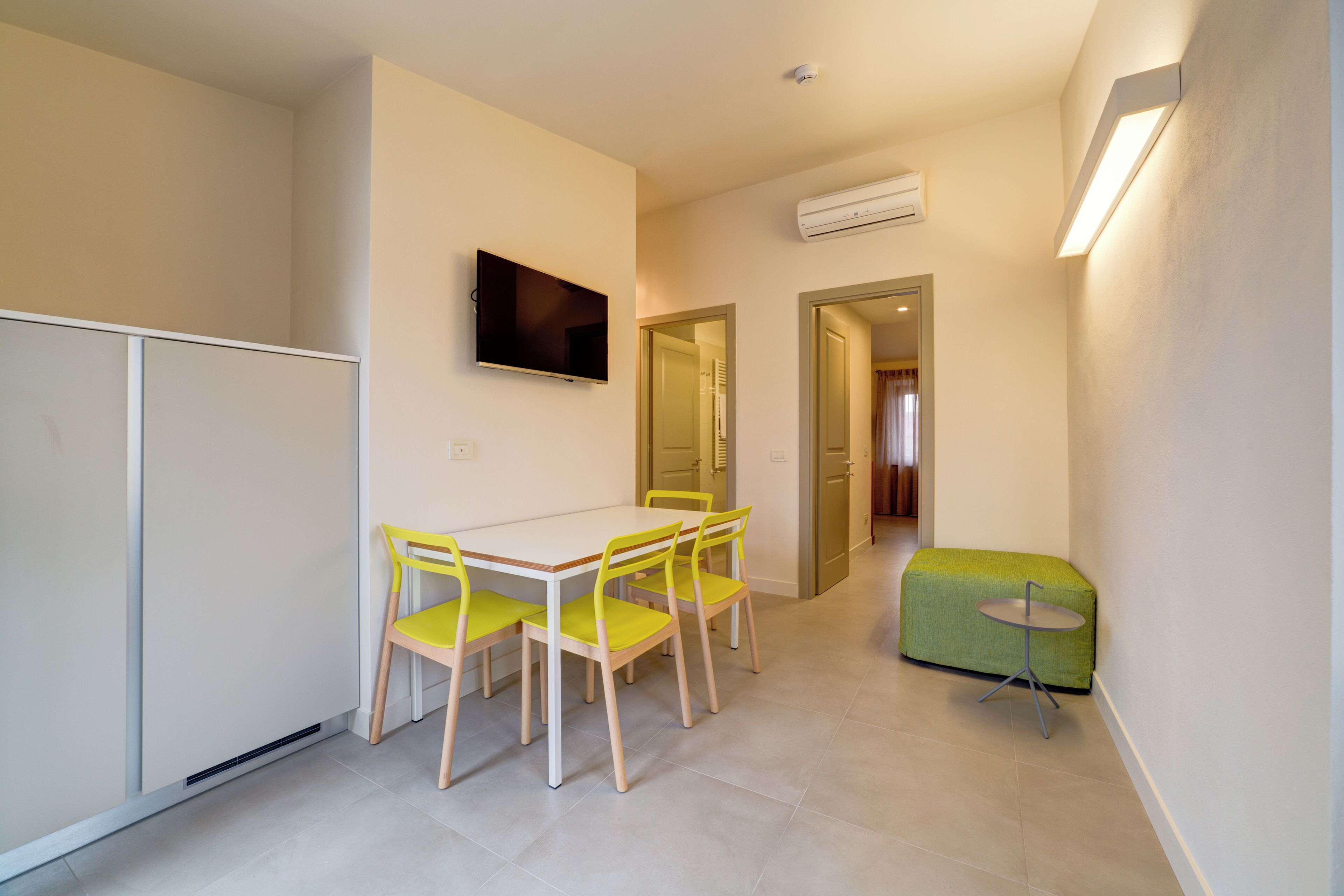 Panoramic Suite, 1 Bedroom, City View | Dining room