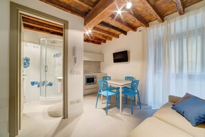 Deluxe Suite, 1 Bedroom | Private kitchen | Full-sized fridge, microwave, stovetop, espresso maker - Palazzo Mannaioni Suites (Florence)