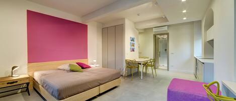 Suite | Sengetøy av topp kvalitet, safe på rommet og skrivebord