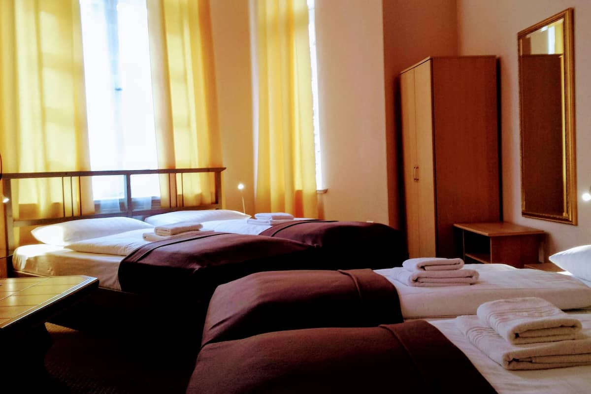 Premium bedding, desk, iron/ironing board, free WiFi