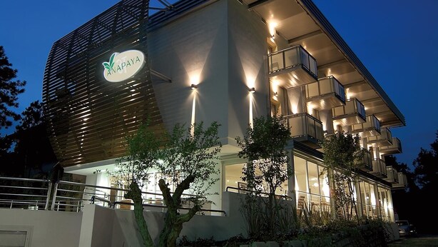 A modern building with a sign reading "ANAPAYA" and multiple balconies. - Hotel Anapaya (Lignano Sabbiadoro)
