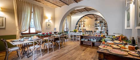 Daily buffet breakfast (EUR 10.00 per person)