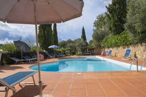Outdoor pool, pool umbrellas, sun loungers