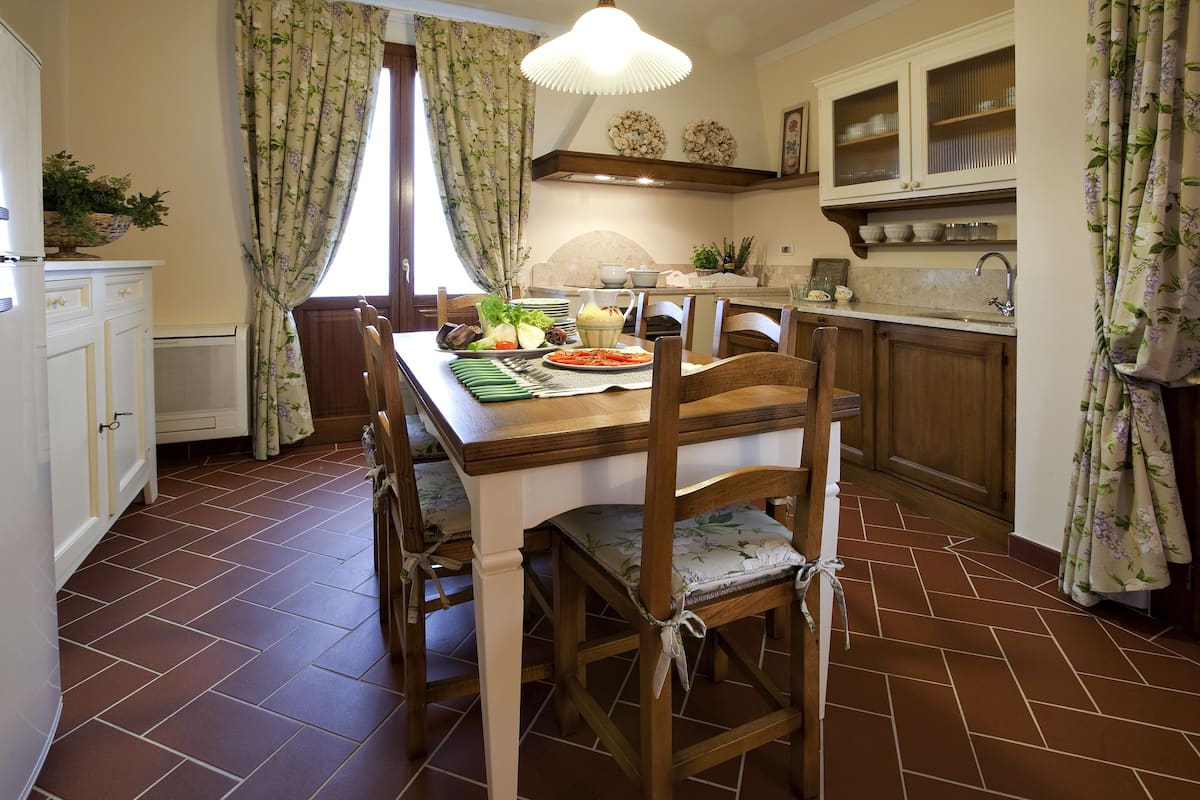 Grand Apartment, 3 Bedrooms, Kitchen, Tower | Private kitchen | Coffee/tea maker