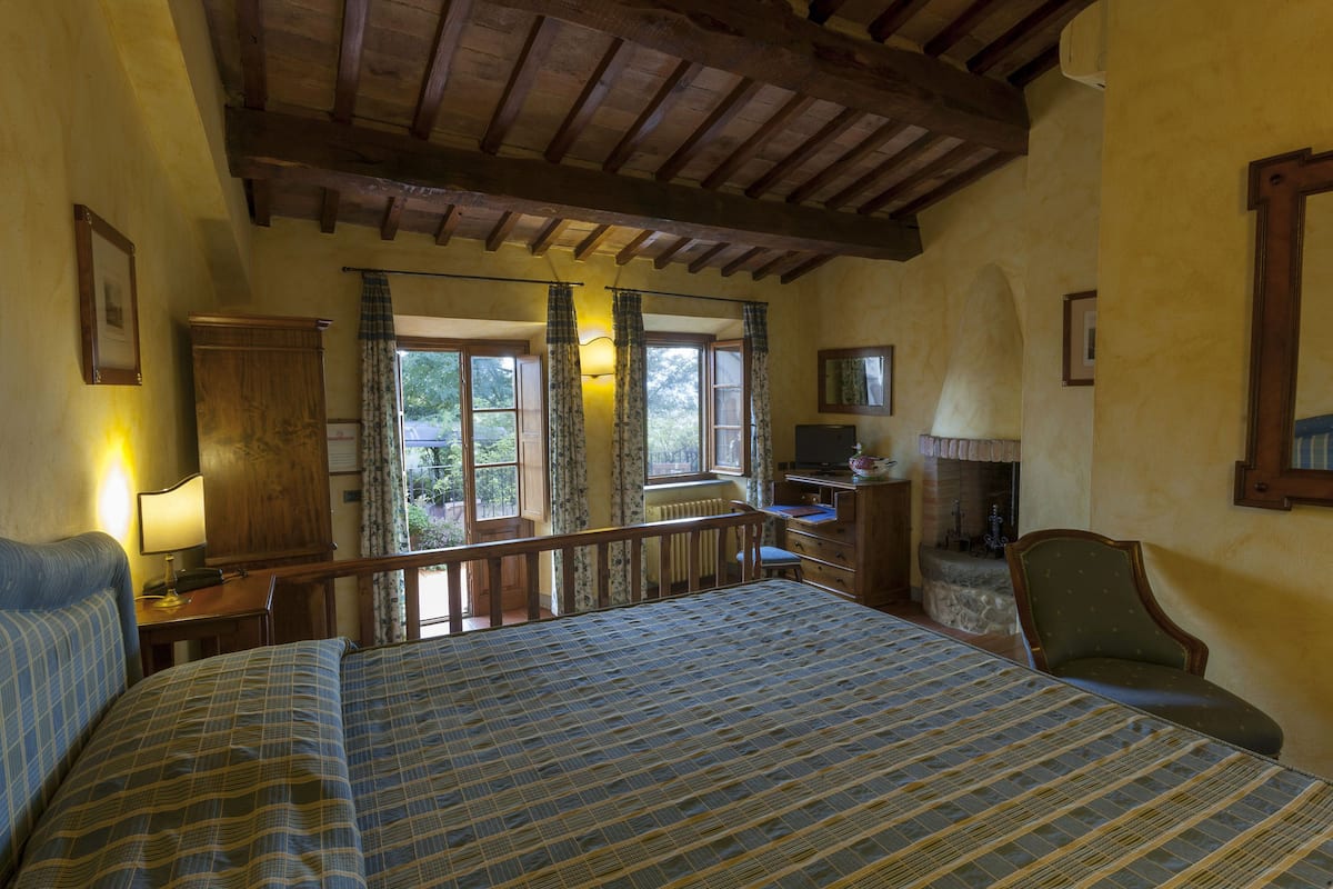 Deluxe Double or Twin Room | 1 bedroom, Select Comfort beds, minibar, in-room safe