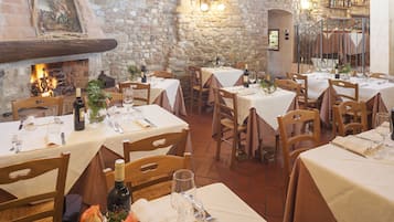 Breakfast, lunch, dinner served; garden views