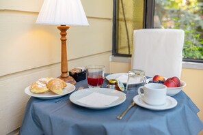 Free daily continental breakfast