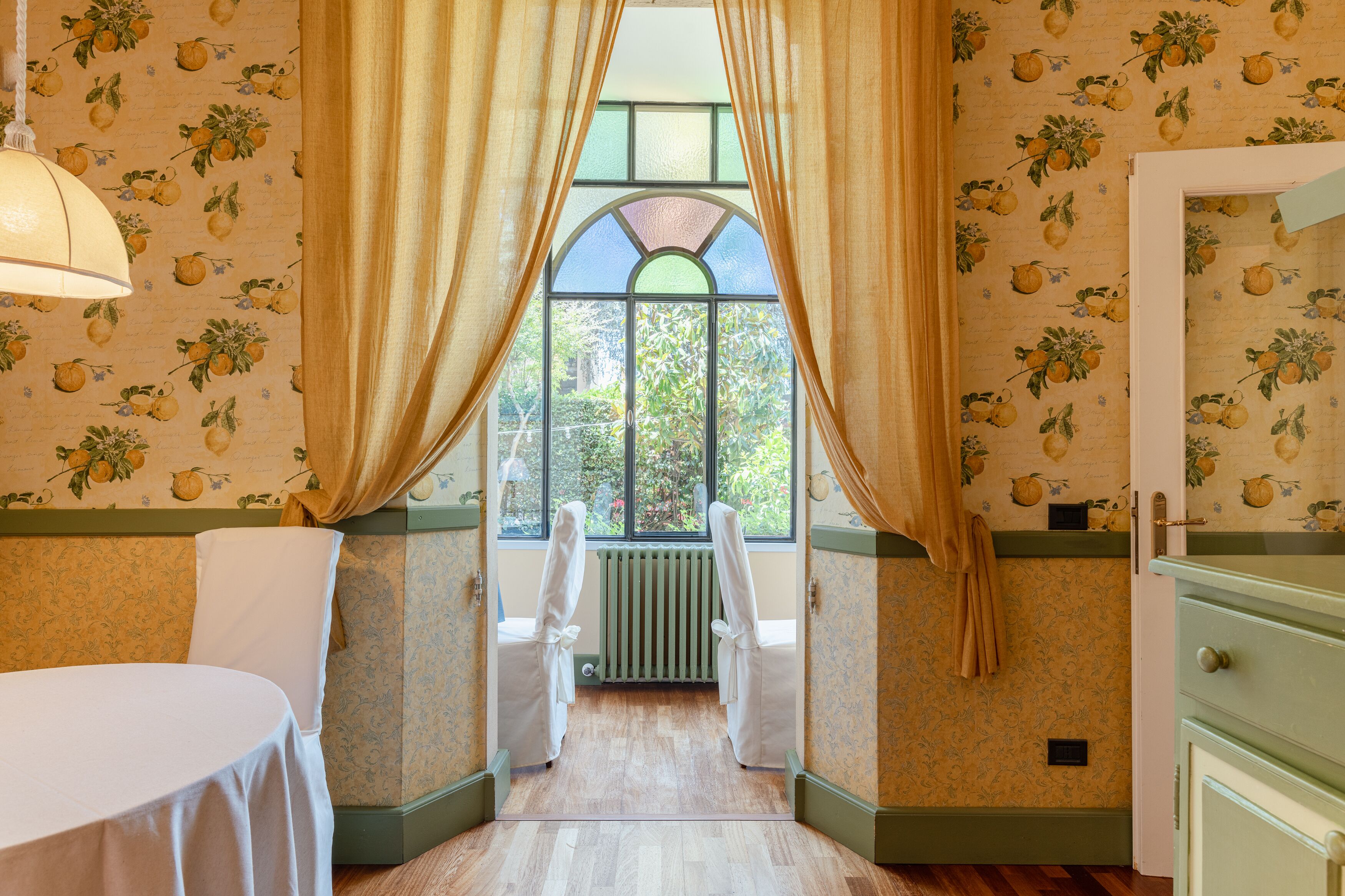 Tägliches inbegriffenes kontinentales Frühstück