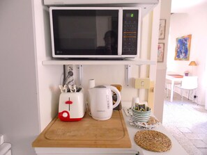 大型雪櫃/冰箱、微波爐、爐具、咖啡機/沖茶器
