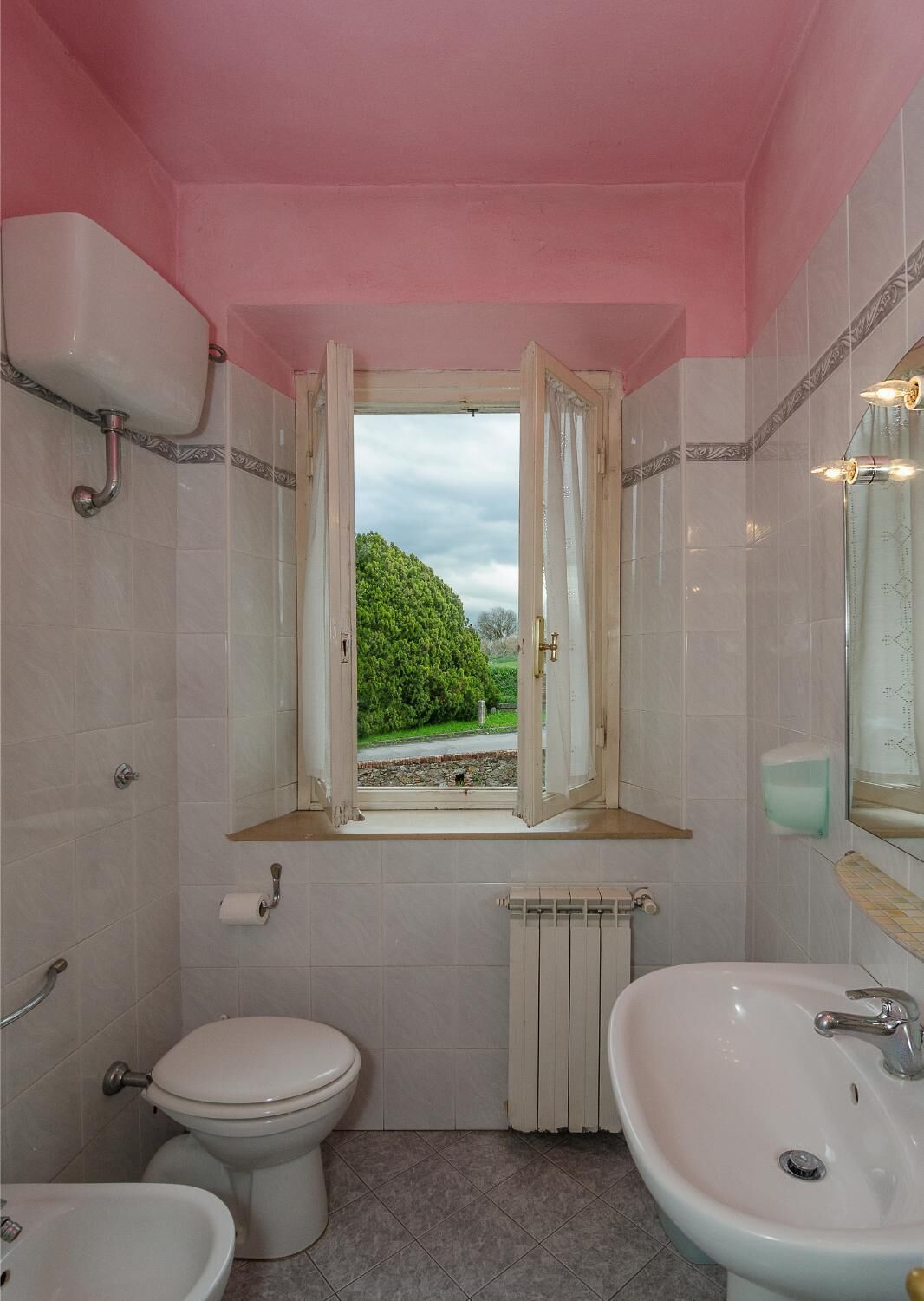 Single Room, Shared Bathroom | Bathroom | Combined shower/tub, hair dryer